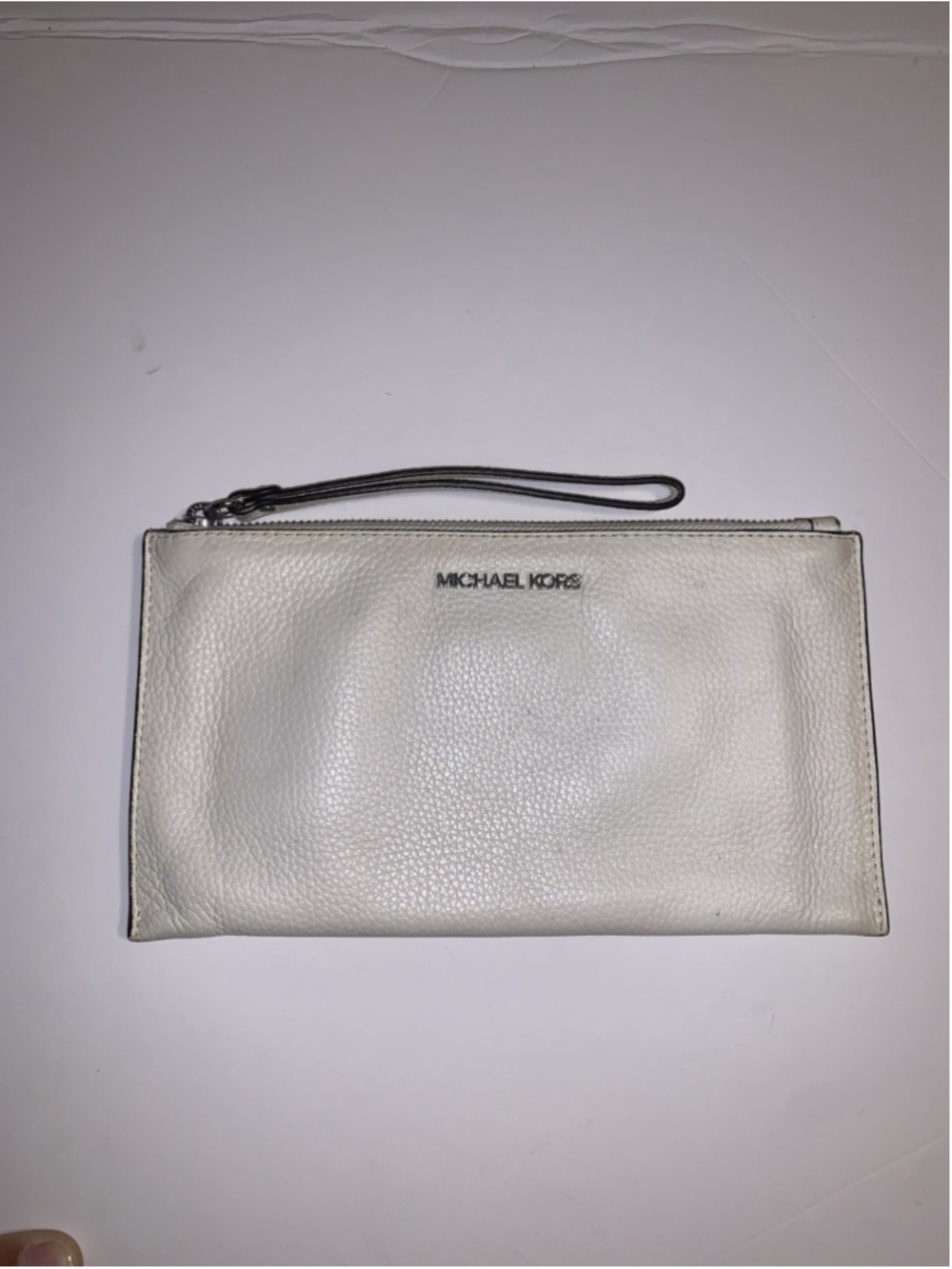 MICHAEL KORS Womens WHITE LEATHER WRISTLET Purse Carry Designer Handbag Zipper